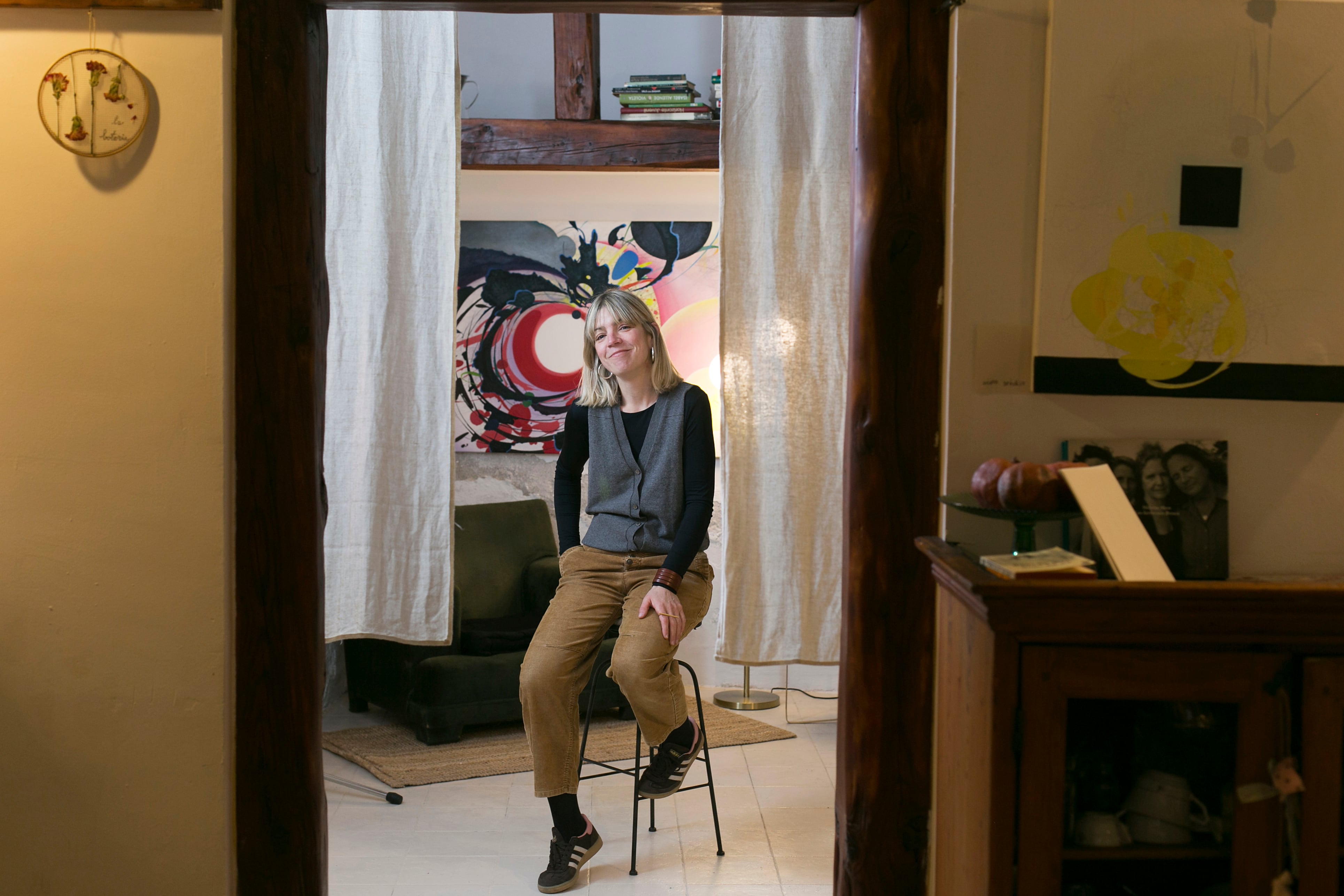 La última botería de Madrid se reinventa como oasis de creatividad compartida: “Hago feliz a la gente sin producir nada, con algo que simplemente pasa”